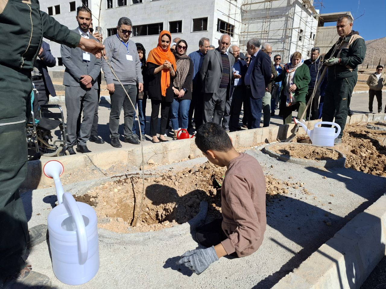 حضور پدر پیوند کبد ایران ،دکتر سید علی ملک‌حسینی در آیین نهال‌کاری دلبندان عطر یاس نبوی / پیوند زندگی با طبیعت