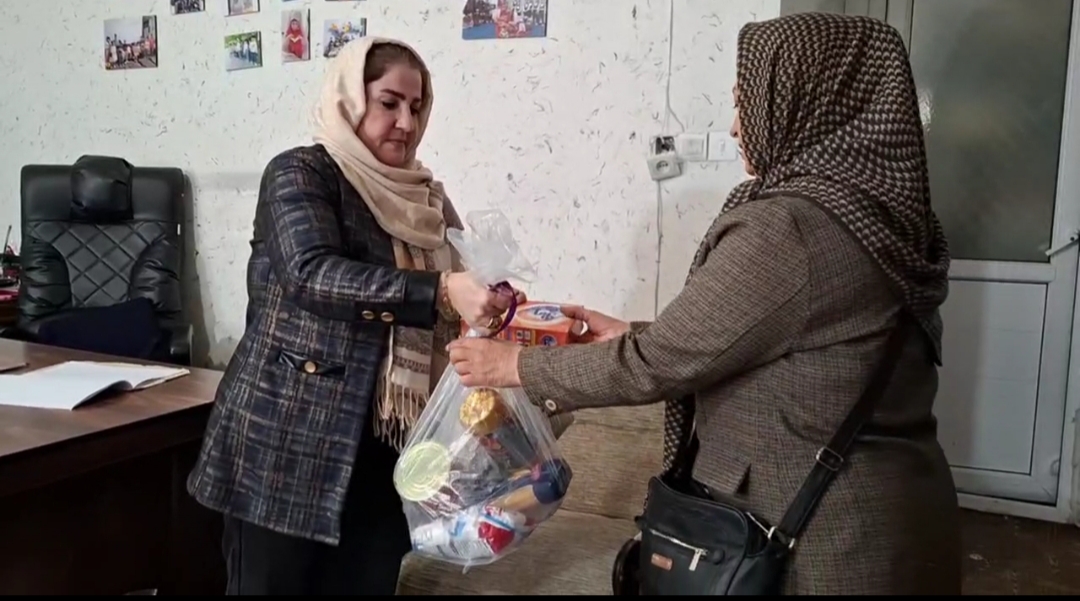توزیع ۴۸ بسته معیشتی توسط خیریه مردمی “عطر یاس نبوی” /  دعوت به همدلی در روزهای سخت اقتصادی