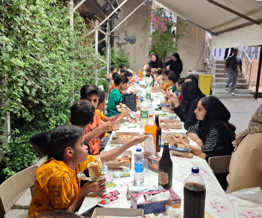   «ولیمه‌ای به عطر یاس نبوی» / بانوی نیکوکار، خانم شایلین، فرزندان بی‌سرپرست را به مهمانی مهربانی دعوت کرد/ کاری ارزشمند که باید فرهنگ شود