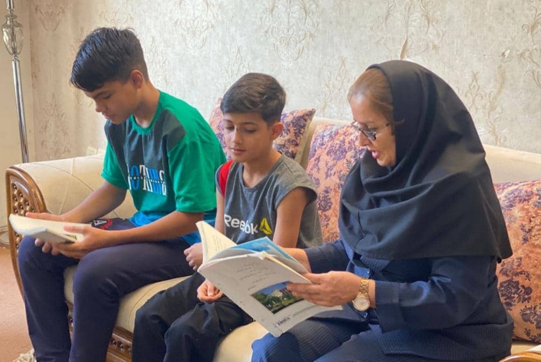 مرور دروس فرزندان بی‌سرپرست در تابستان / گامی مطمئن برای ورود باانگیزه به سال تحصیلی جدید در عطر یاس نبوی